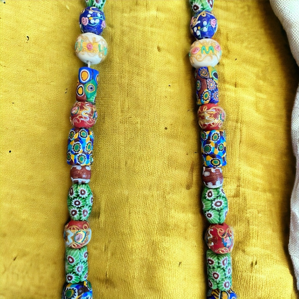 Gorgeous antique strand of vibrant beads. 35” in length. Heavy - Picture 4 of 6